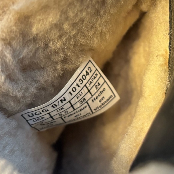 UGG Kassi 1013042 Women's Black Leather Sheepskin Shearling Lined Clogs Sz 7 - Picture 4 of 5